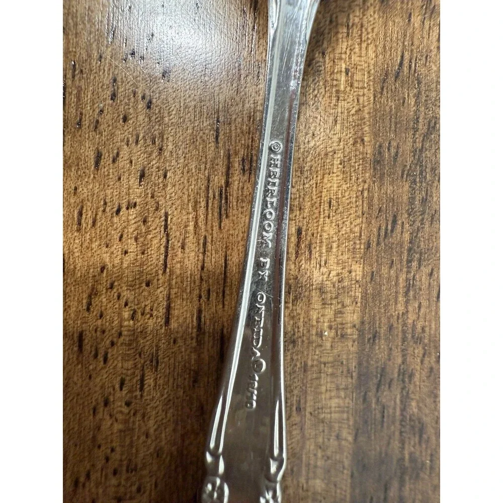 Satin Dover (Stainless) by ONEIDA SILVER
